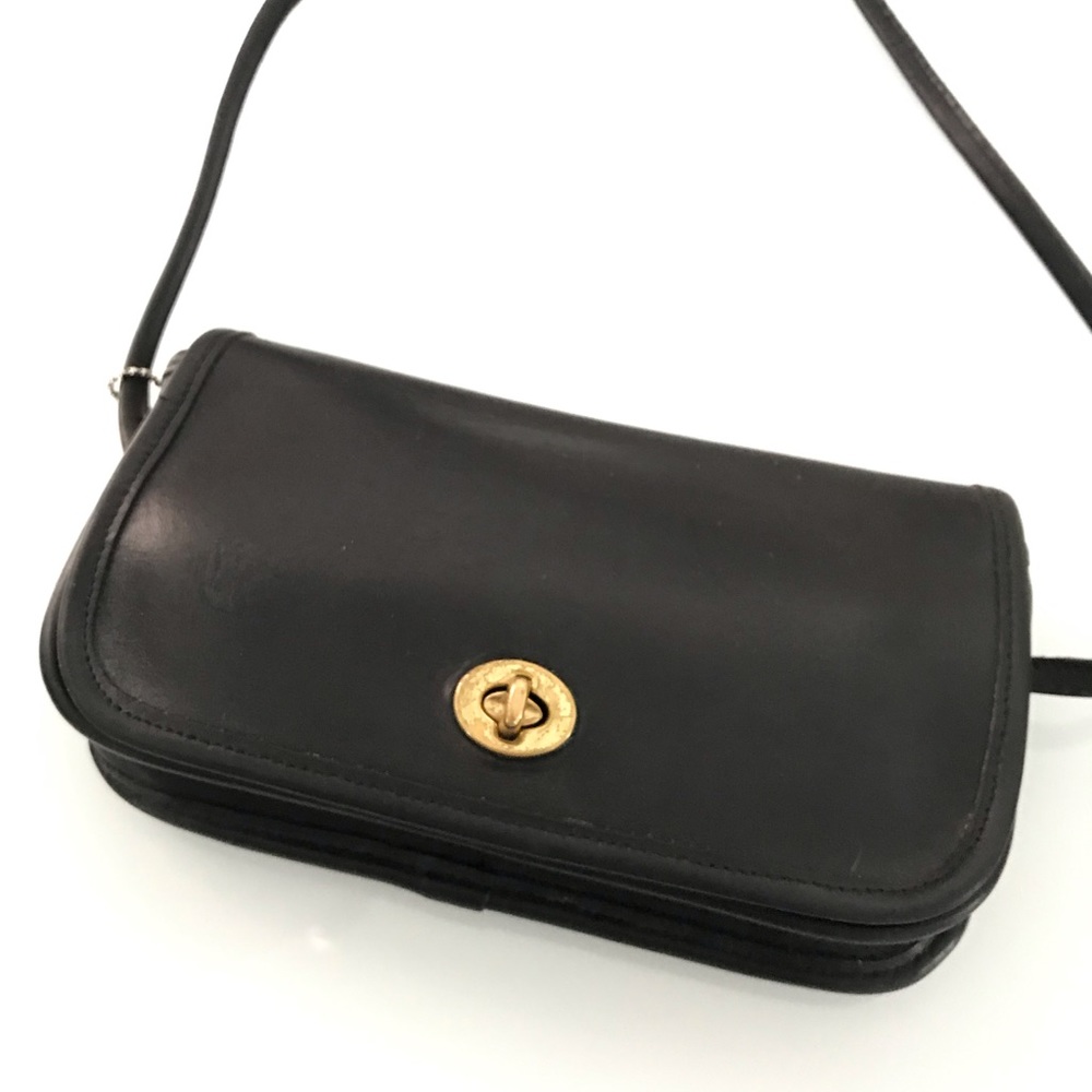 Vintage Coach 8x5 Black Purse, Great condition.